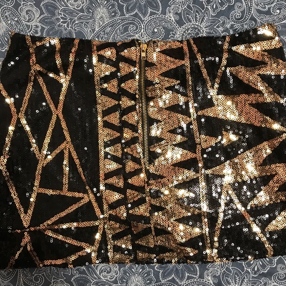Black and gold mini skirt - Picture 2 of 3